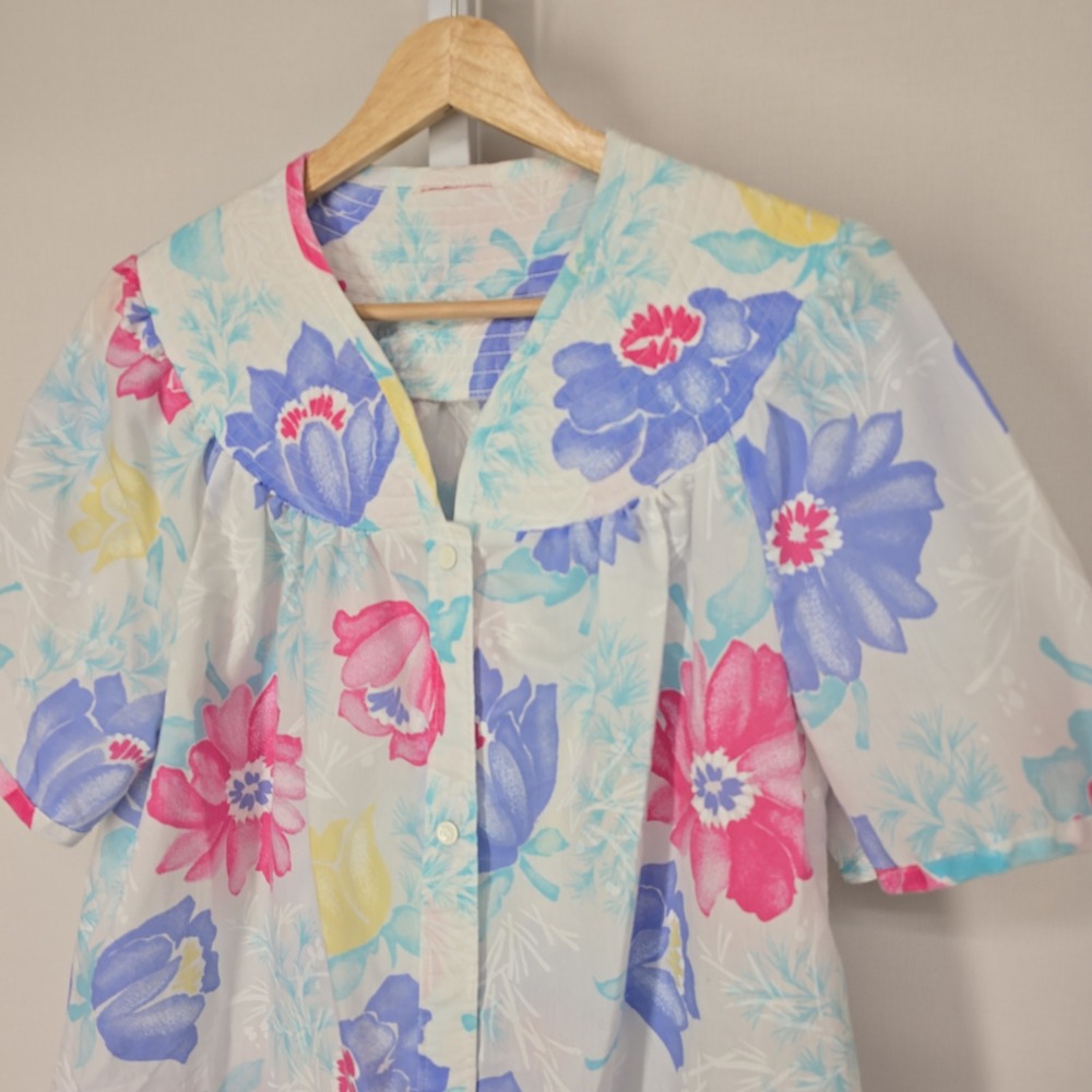 Vintage Floral Button Front Housecoat Duster Robe White Pink Blue Short Sleeve - Picture 2 of 5